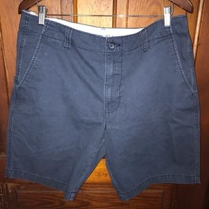 Old Navy Men’s Lived-In Straight Fit Khaki Shorts